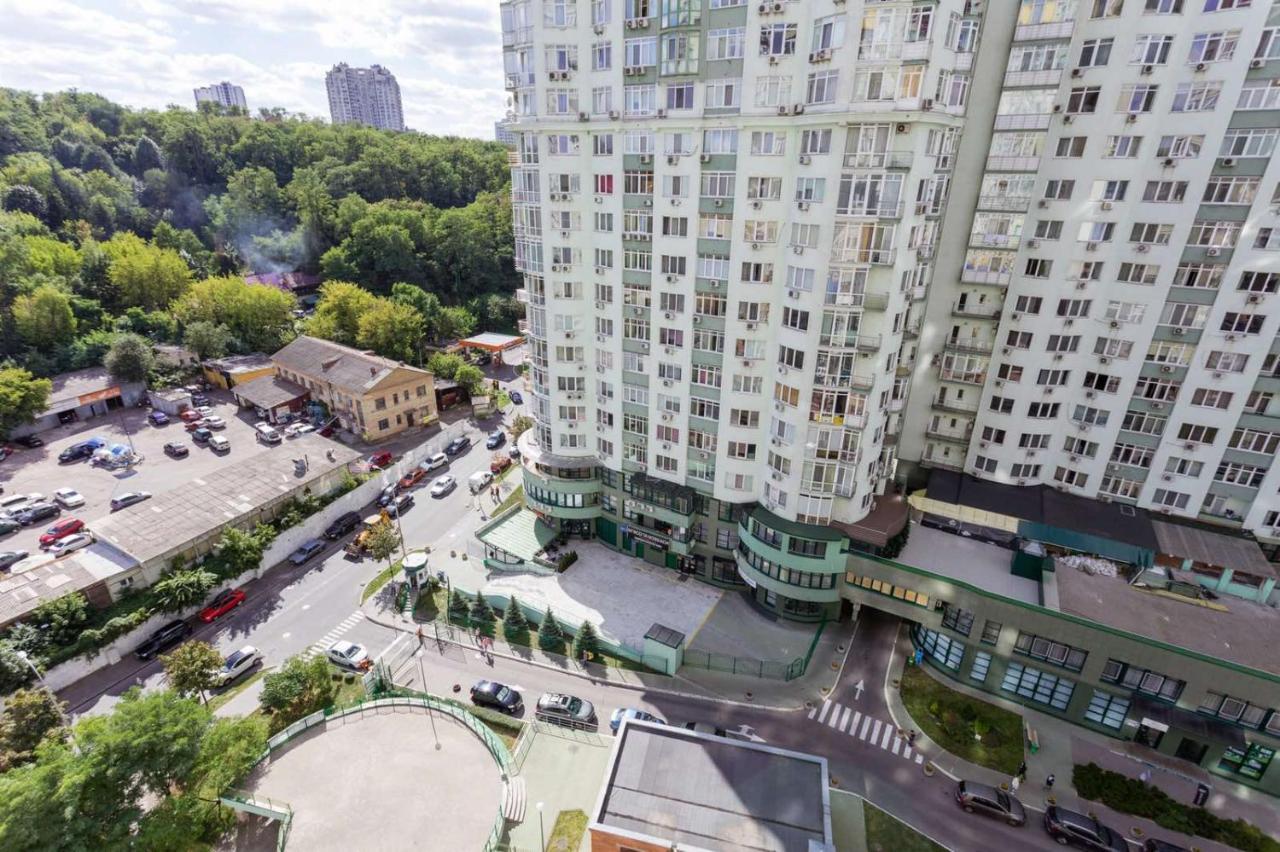 Navit Apartments With Breakfast, Near The Railway Station, The City Center And The Park 基輔 外观 照片