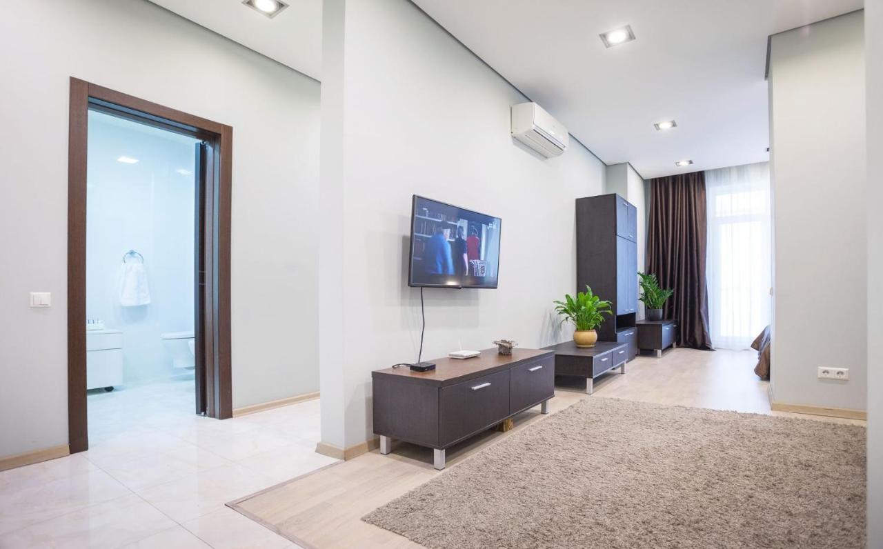 Navit Apartments With Breakfast, Near The Railway Station, The City Center And The Park 基輔 外观 照片