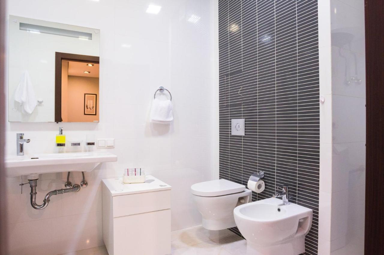 Navit Apartments With Breakfast, Near The Railway Station, The City Center And The Park 基輔 外观 照片