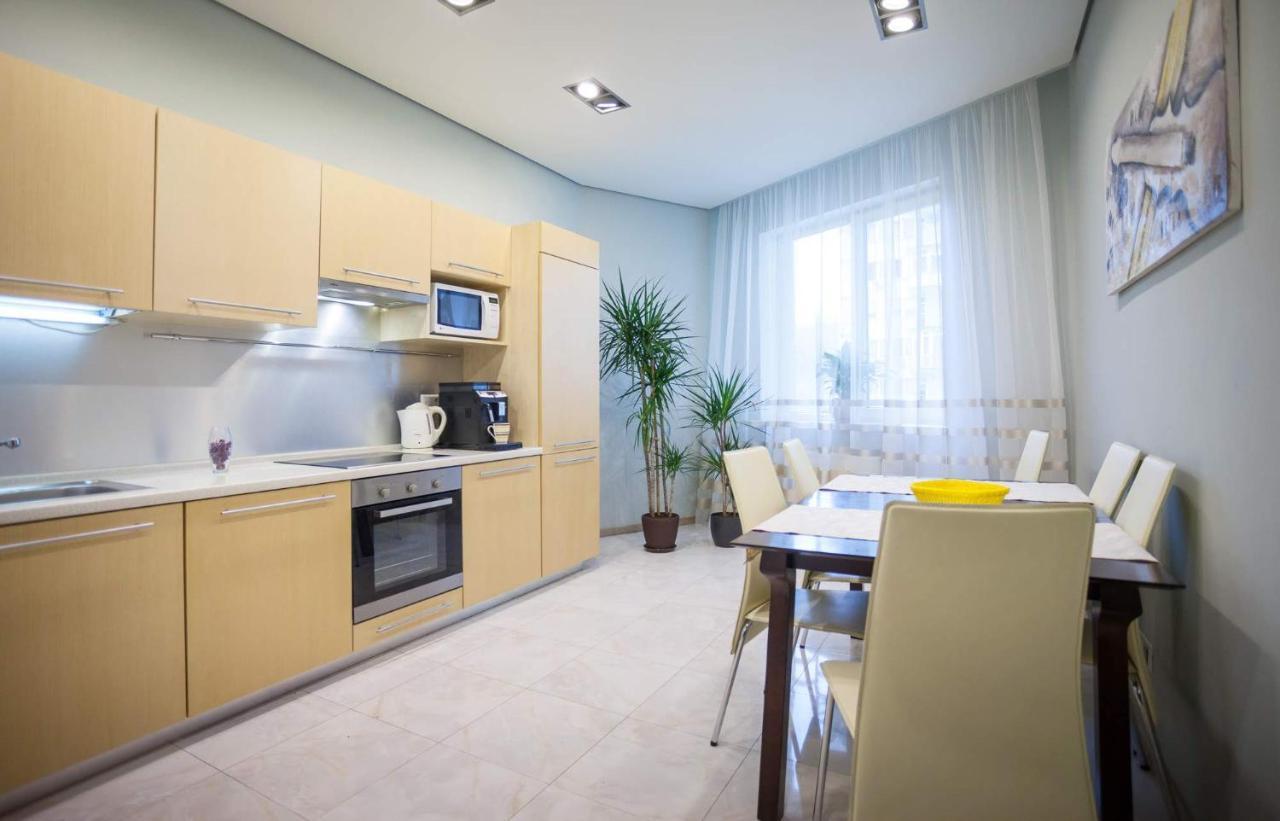 Navit Apartments With Breakfast, Near The Railway Station, The City Center And The Park 基輔 外观 照片